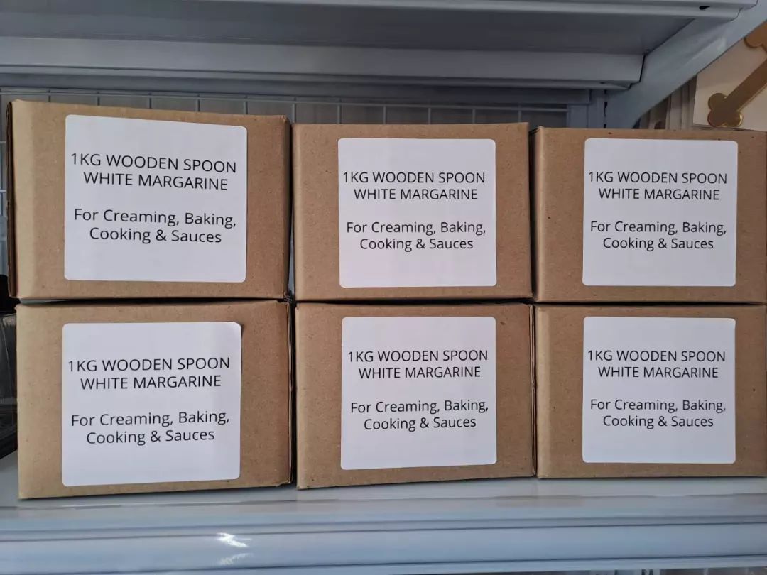 1kg Wooden Spoon White Margarine